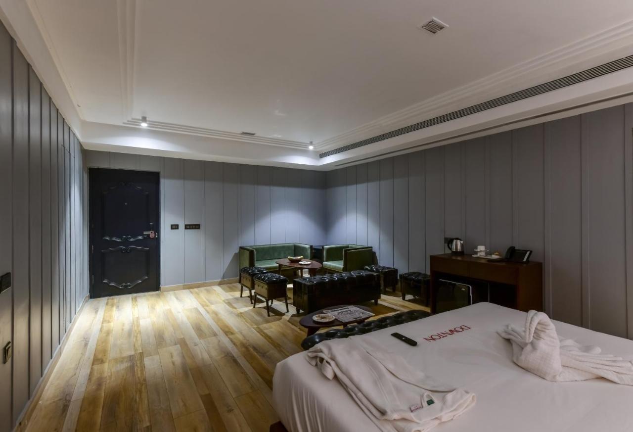 The Downton Hotel Райпур Экстерьер фото