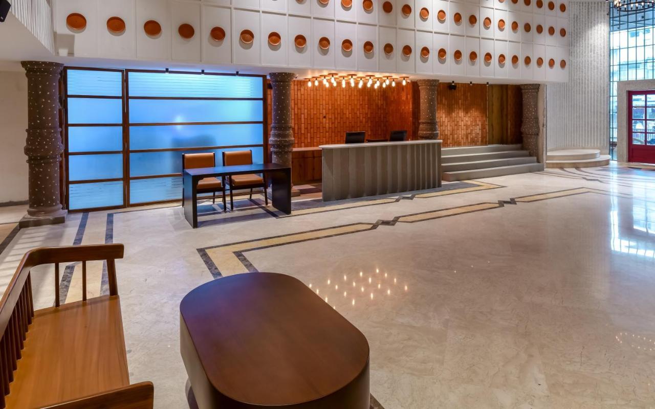 The Downton Hotel Райпур Экстерьер фото